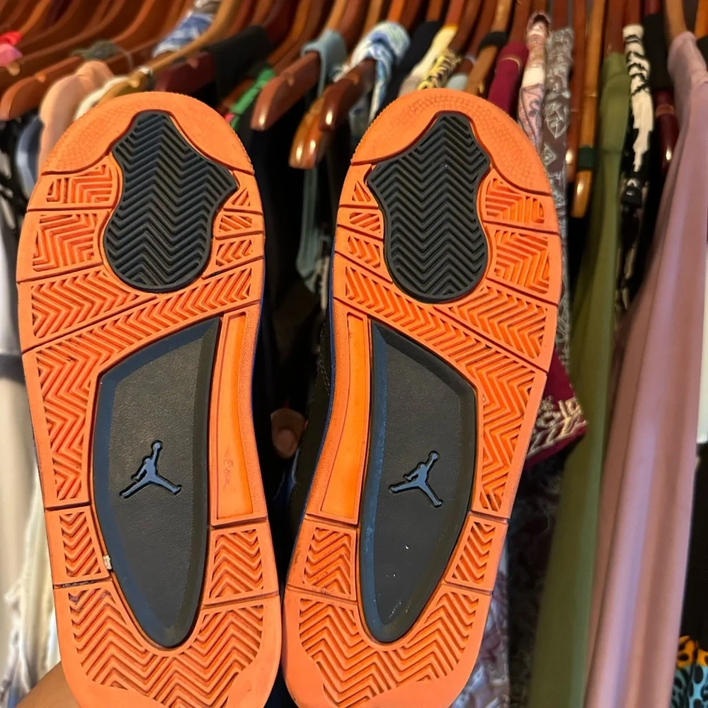 Jordan 4 Retro 2012 CAVS 6Y GS(Grade School) - Picture 6 of 15